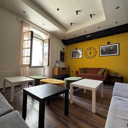 Boutique Square Hostel *