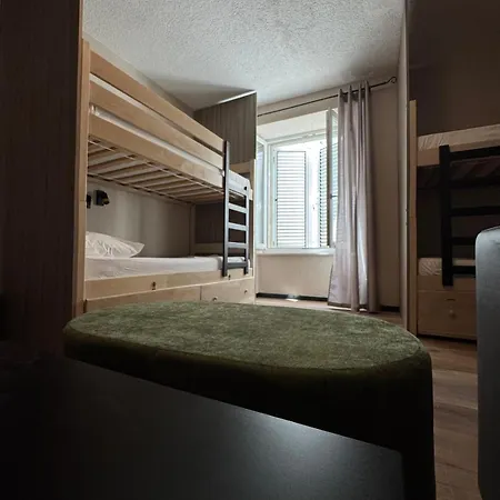 Hostel Boutique Square *