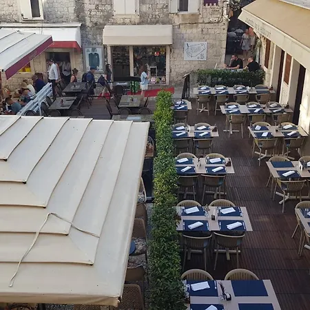 Boutique Square Hostel