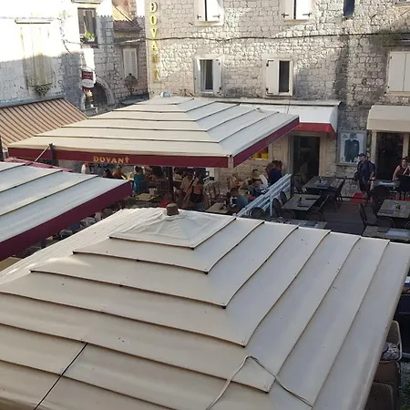 Boutique Square Hostel *